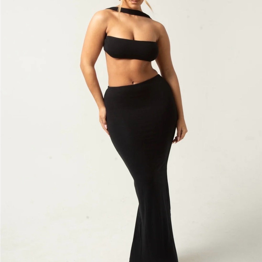 Elegant Black Backless Dress